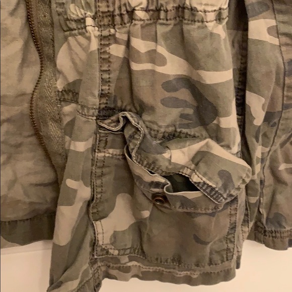 Camouflage - Camo Jacket - Utility Jacket - Picture 3 of 4